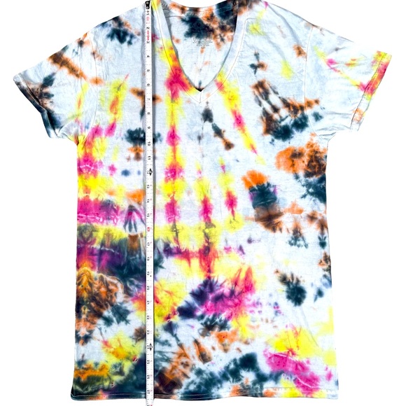 Tie dye Fruit of the Loom size small very colorful short sleeve vneck shirt NWOT - Picture 7 of 8